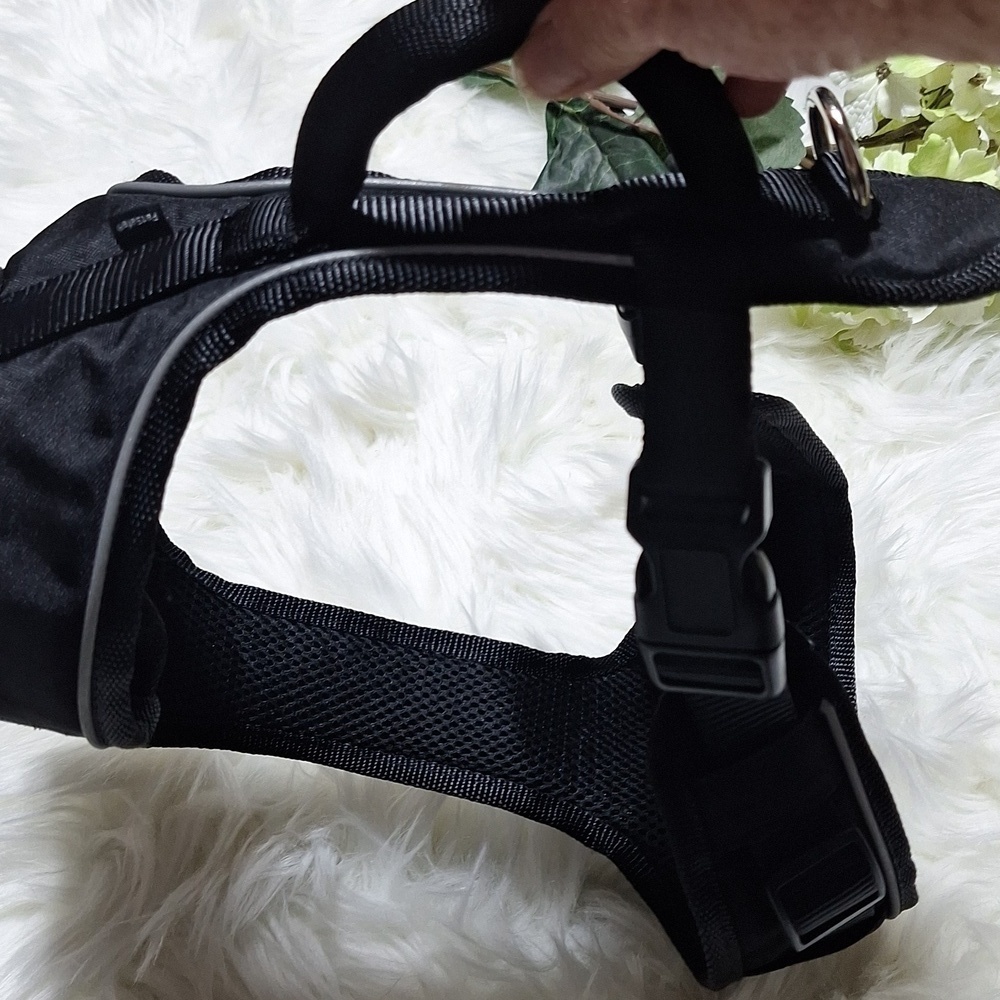 Med dog harness with sturdy handle. Adjustable, black, new, easy sport brand